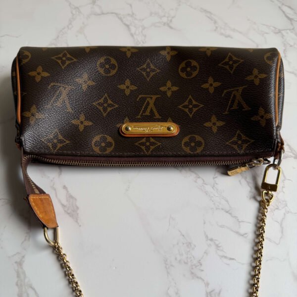 Louis Vuitton Eva monogram tas detail logo