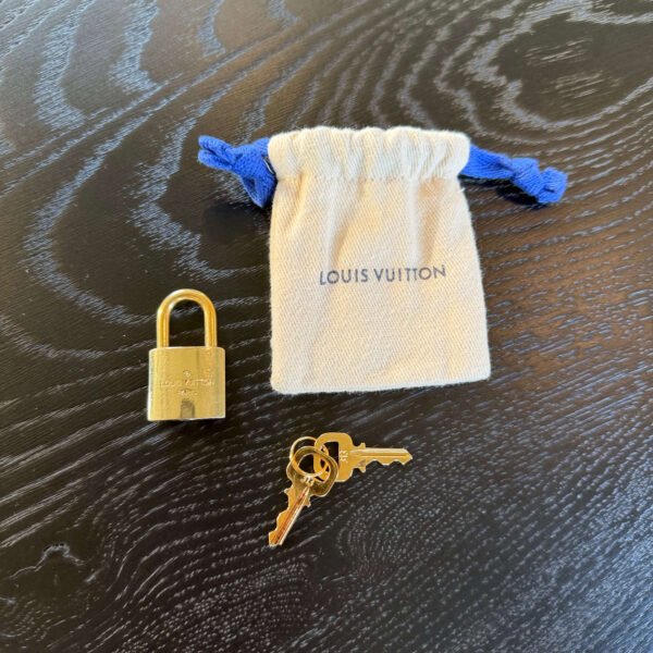 Louis Vuitton Fornasetti Cannes Vase Architettura slot en sleutels