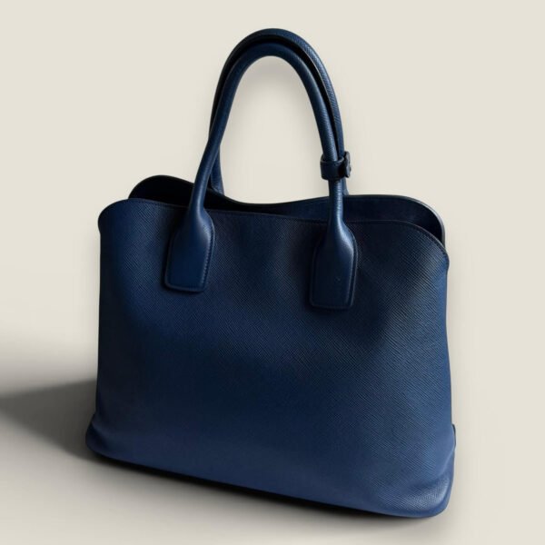 Prada saffiano cuir blauwe luxe handtas