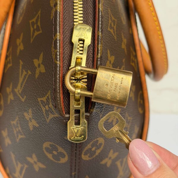 Rits en hangslot detail Louis Vuitton Ellipse PM