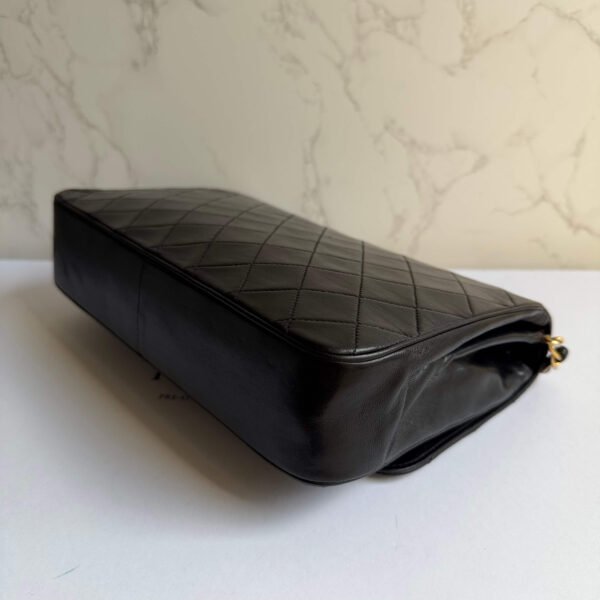 Tweedehands Chanel schoudertas vintage 80s