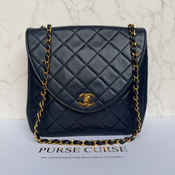 Tweedehands Chanel vintage crossbody flap bag navy lamsleer
