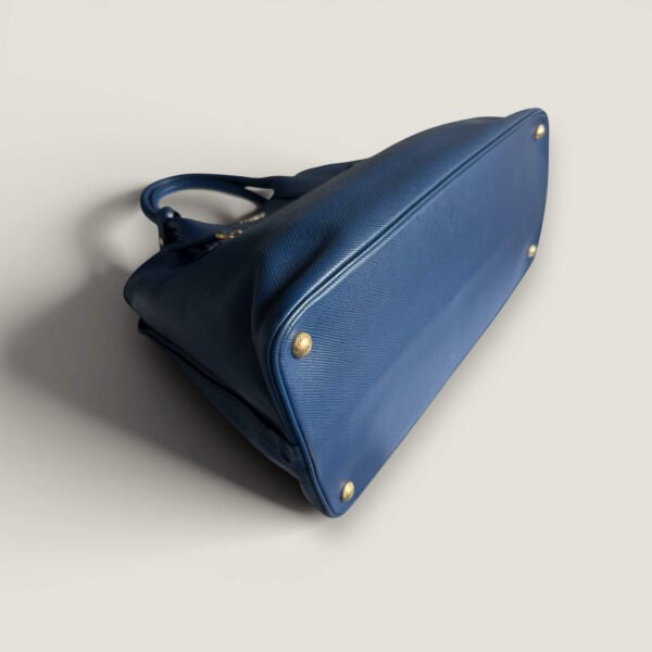 Tweedehands Prada schoudertas blauw leer