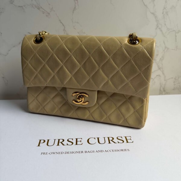 Vintage Chanel schoudertas klassiek model klein beige Vintage Chanel schoudertas klassiek model klein beige