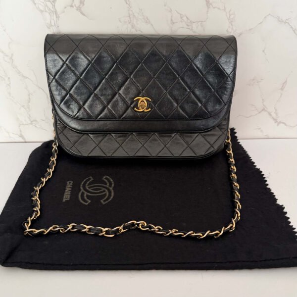 Vintage Chanel schoudertas zwart