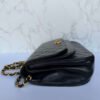Zijkant Chanel double moon flap zwart
