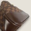 pre owned Louis Vuitton Damier Ebene Berkeley hoekdetail close up